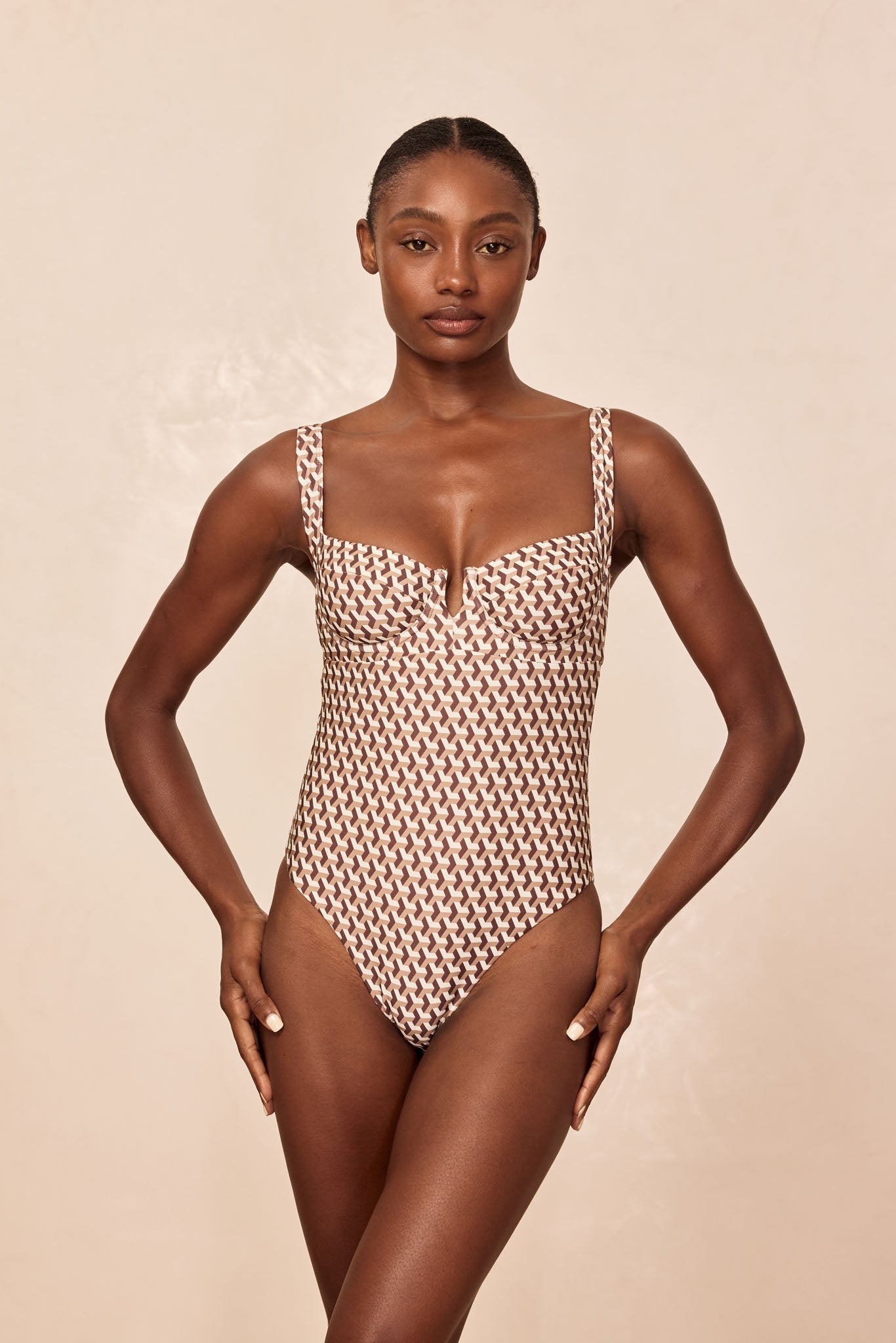 Bañador Clovelly Husk Geo – Diseño Geométrico Elegante para Mujer