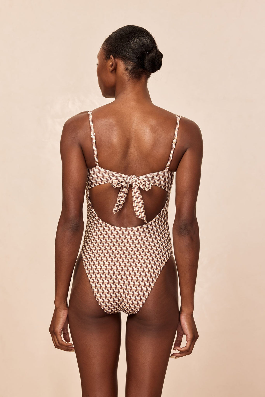Bañador Clovelly Husk Geo – Diseño Geométrico Elegante para Mujer