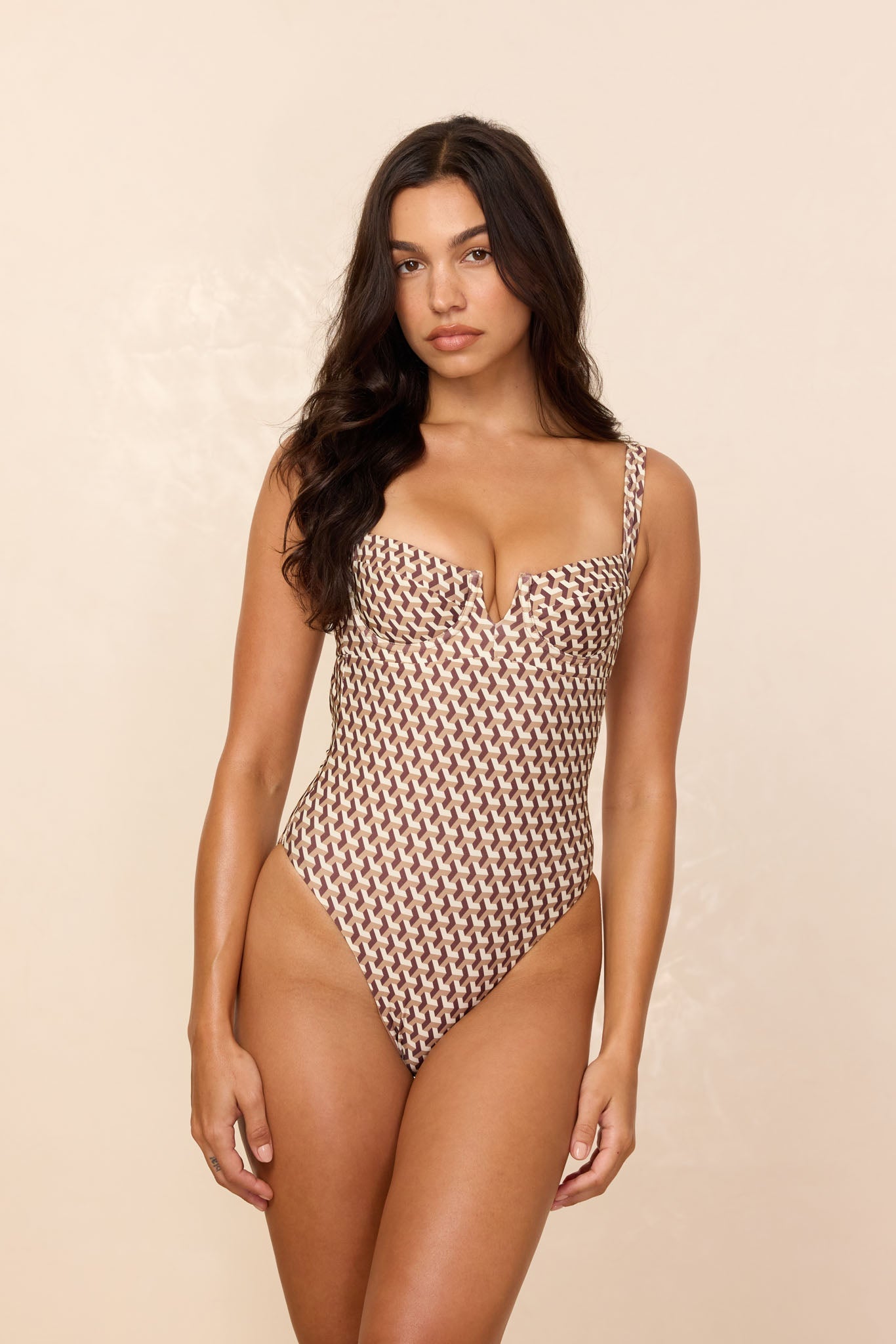 Bañador Clovelly Husk Geo – Diseño Geométrico Elegante para Mujer