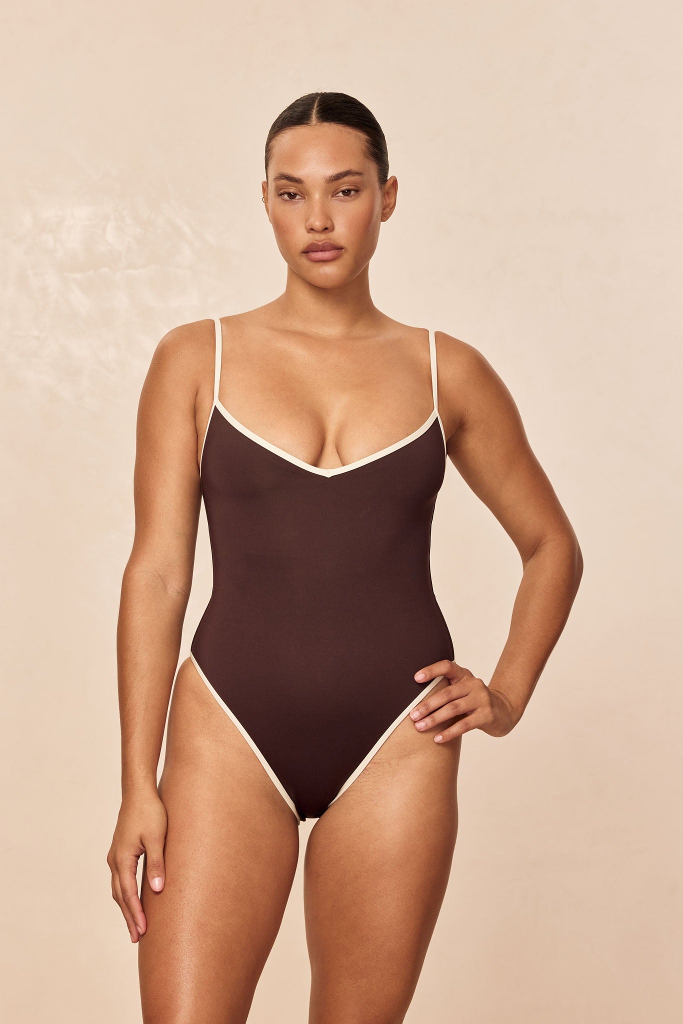 Bañador Ravello Espresso/Ivory – Diseño Bicolor Elegante en Marrón y Marfil