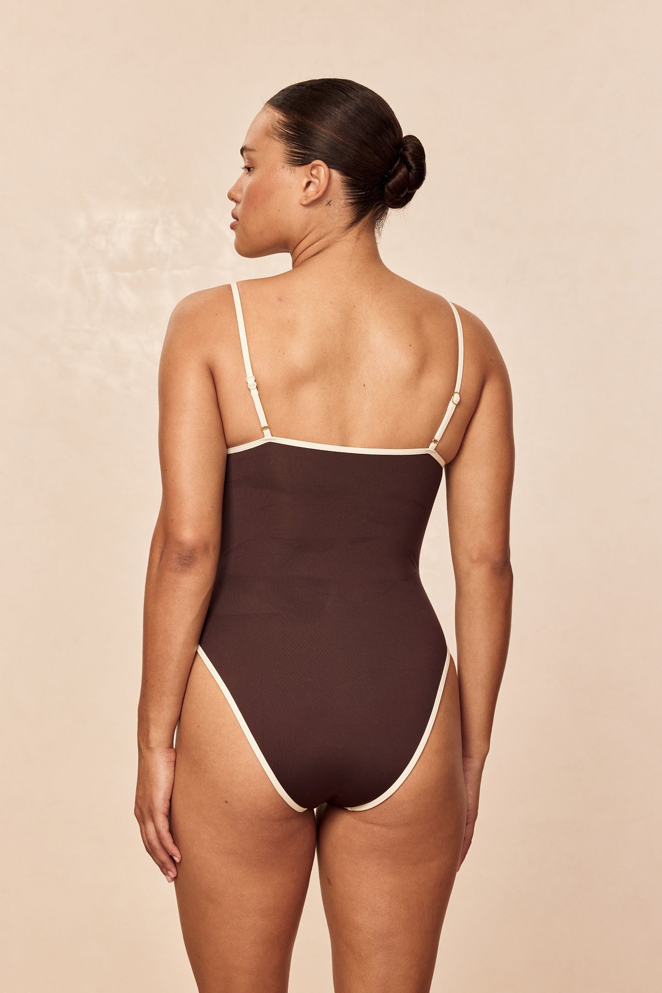 Bañador Ravello Espresso/Ivory – Diseño Bicolor Elegante en Marrón y Marfil