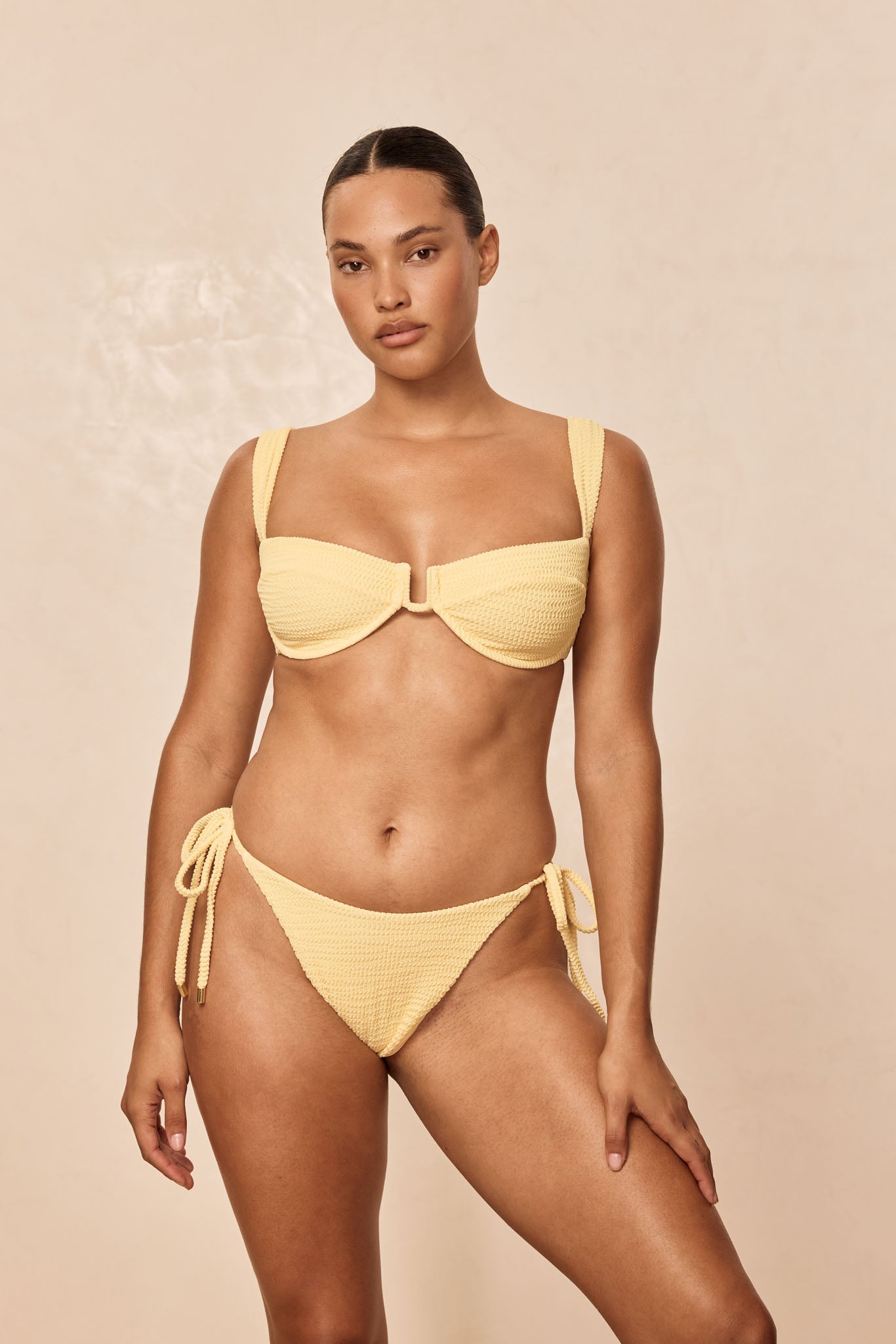 Braga de Bikini Palma Honey – Textura Crinkle Color Miel