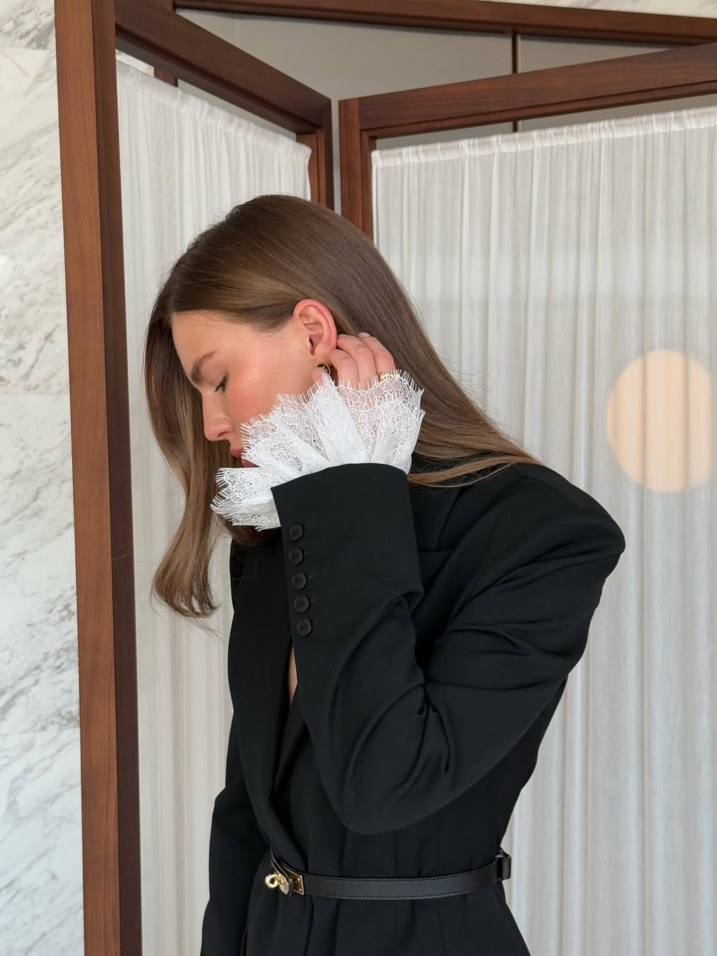 Silhouette | Blazer Elegante con Detalles de Encaje