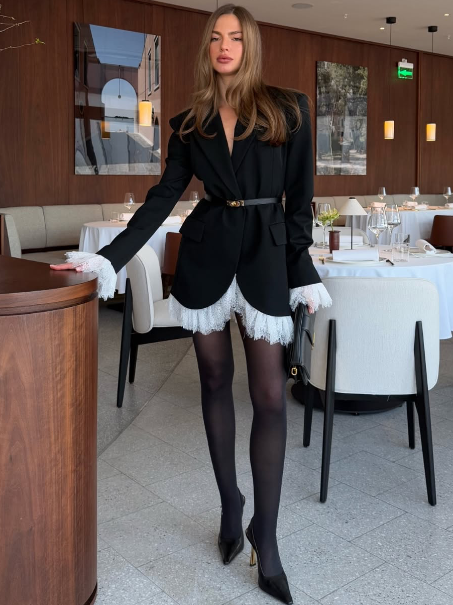 Silhouette | Blazer Elegante con Detalles de Encaje