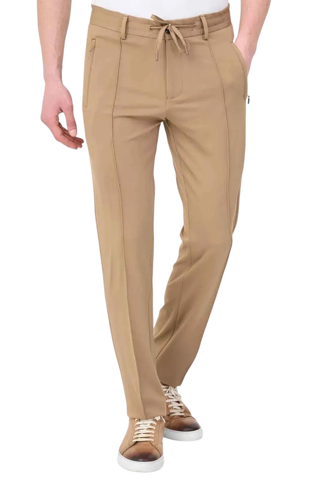 Pantalón con cintura de cordón Zevrion en marrón, corte slim