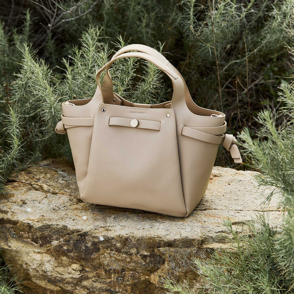 Avril | Bolso de Mano Beige de Cuero Vegano reciclado.