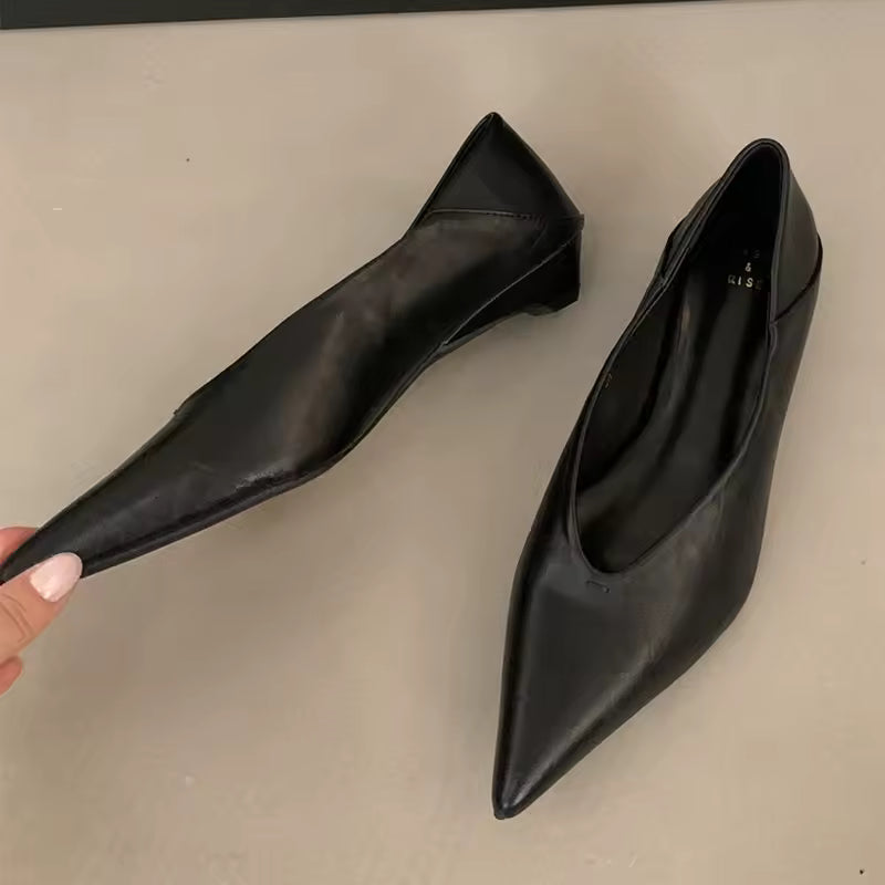 Décolleté Élégance – Tacones de Piel con Escote en V