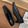 Décolleté Élégance – Tacones de Piel con Escote en V