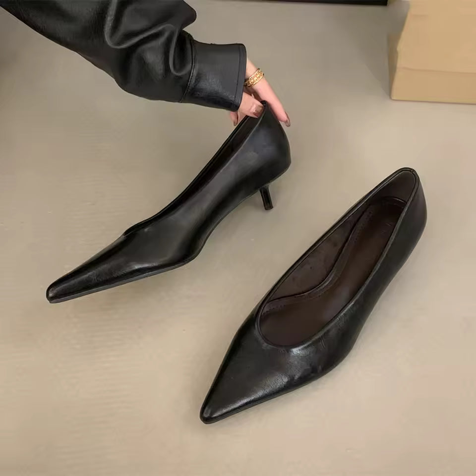Décolleté Élégance – Tacones de Piel con Escote en V