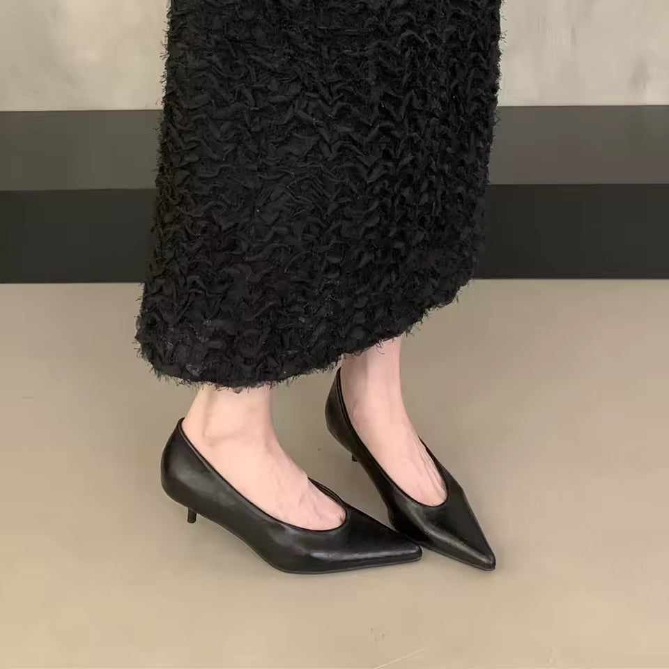 Décolleté Élégance – Tacones de Piel con Escote en V