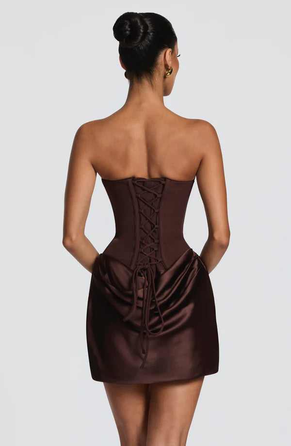 Vestido Mini Satinado con Corset y Espalda de Encaje Elegante