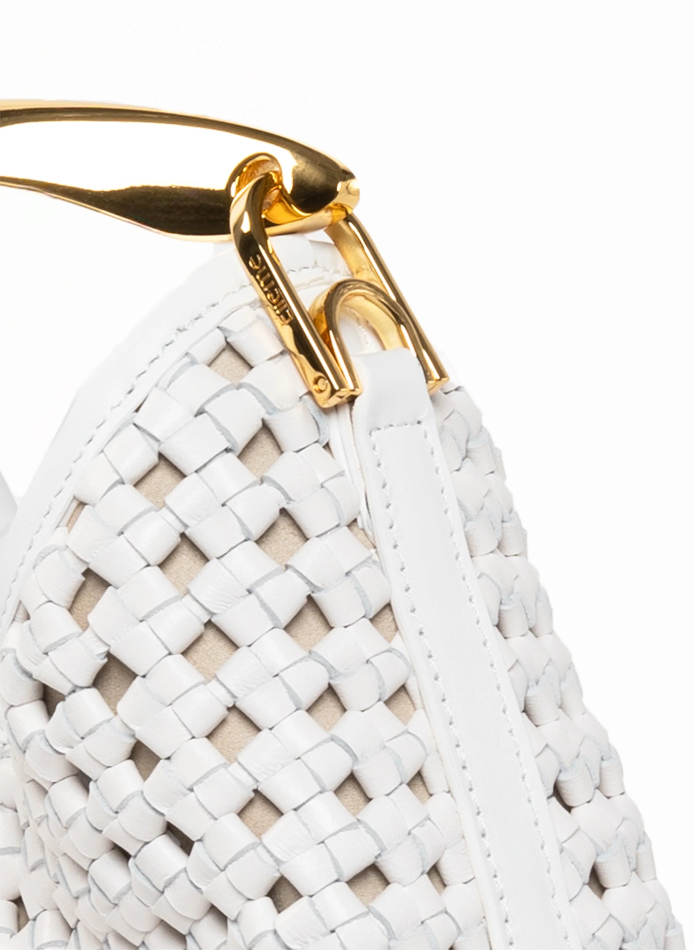 Bolso Boomerang Trenzado | Elegancia que Destaca