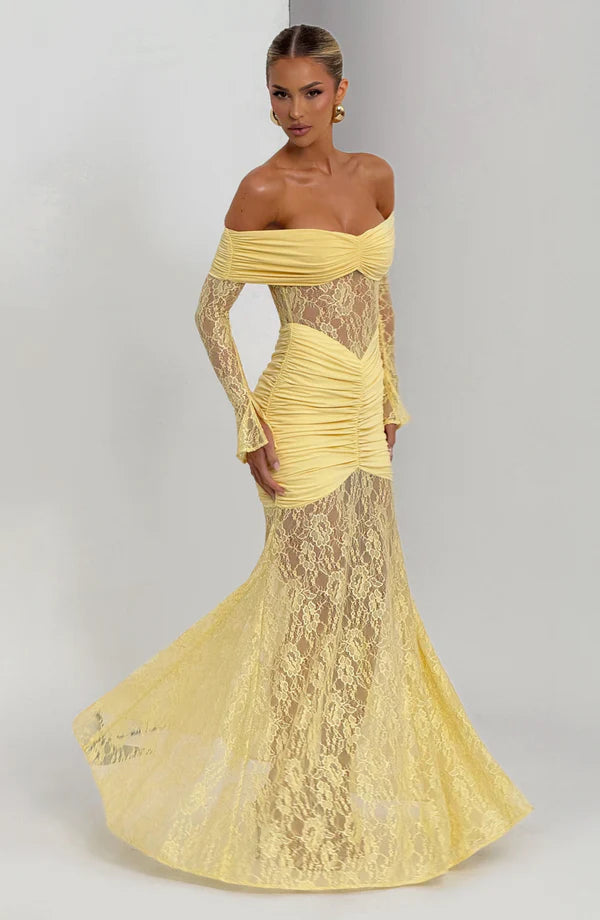 Vestido Maxi Elegante de Encaje con Hombros Descubiertos y Corte Ajustado