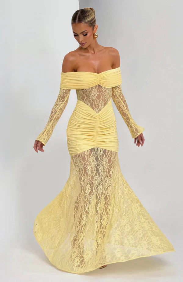 Vestido Maxi Elegante de Encaje con Hombros Descubiertos y Corte Ajustado