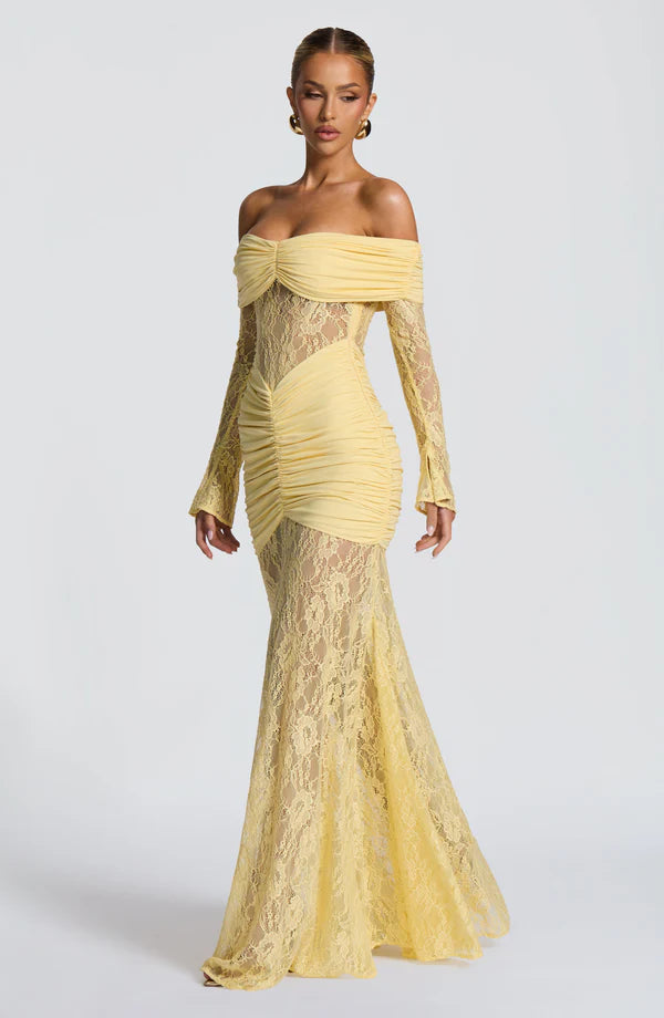 Vestido Maxi Elegante de Encaje con Hombros Descubiertos y Corte Ajustado