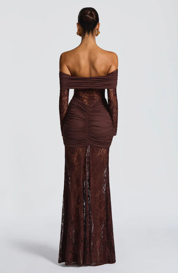 Vestido Maxi Elegante de Encaje con Hombros Descubiertos y Corte Ajustado