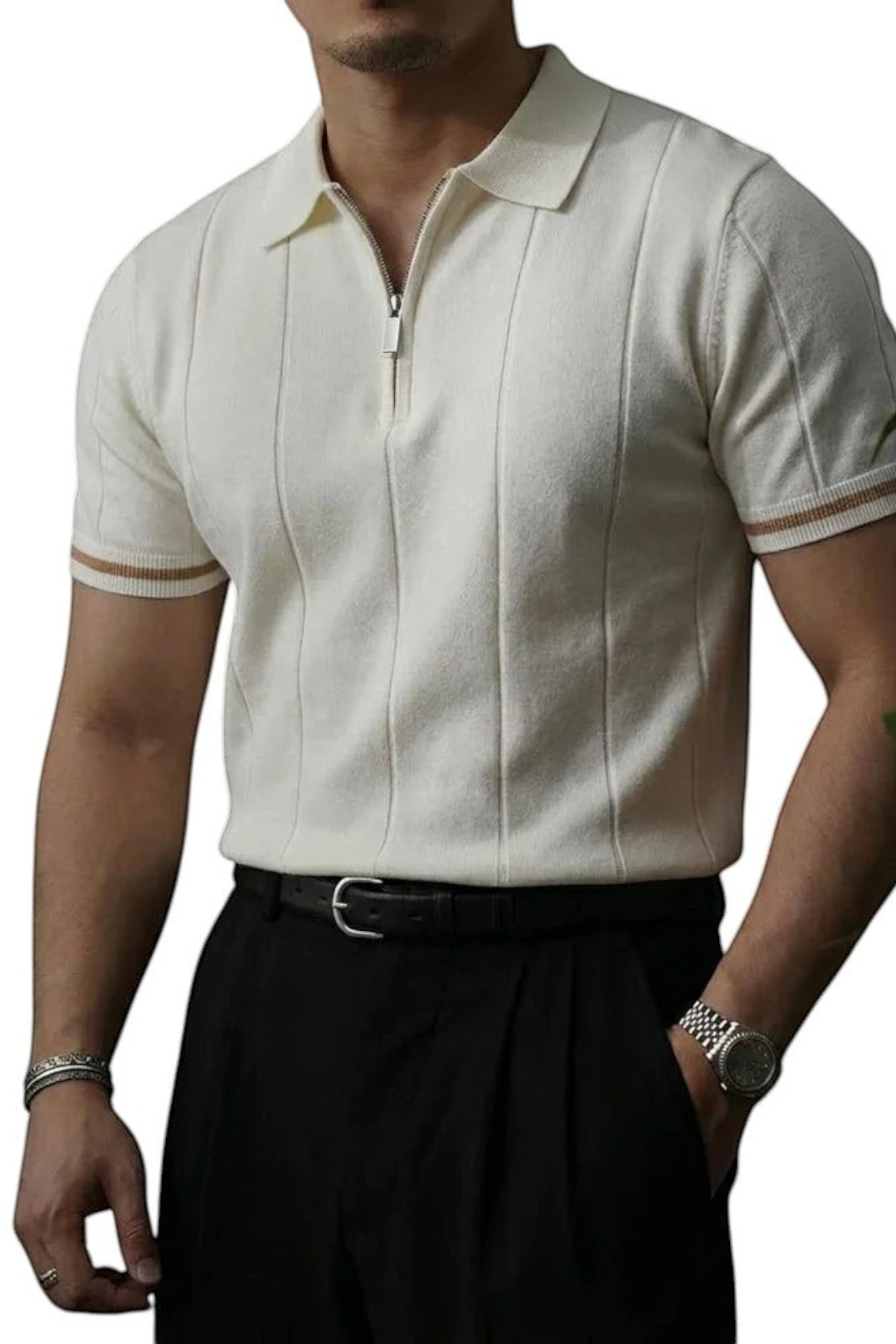 Polo Eros de Zevrion en punto premium blanco roto con cuello de media cremallera y puños a rayas